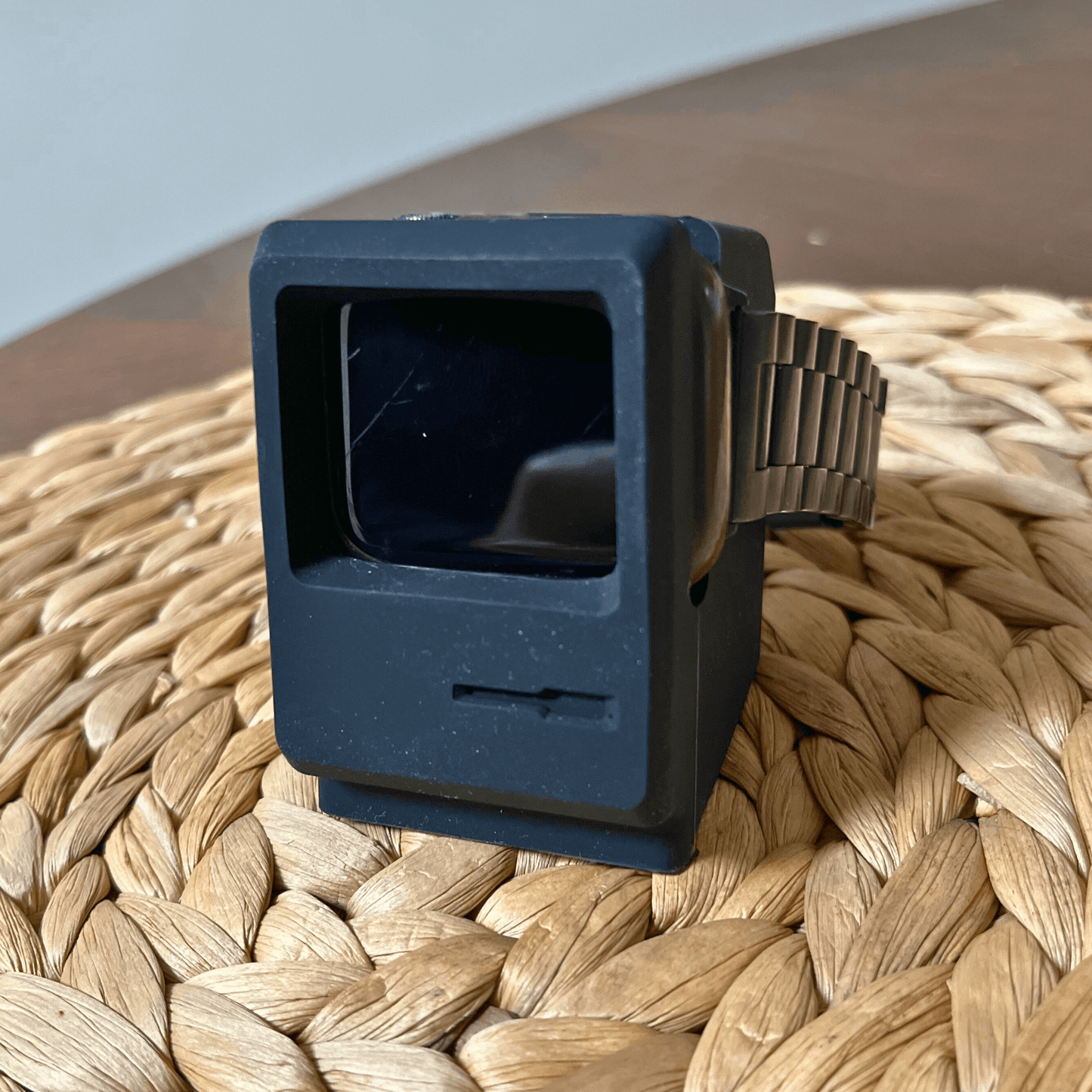 Retro-inspired silicone watch stand resembling an old computer display, perfect for iwatches.